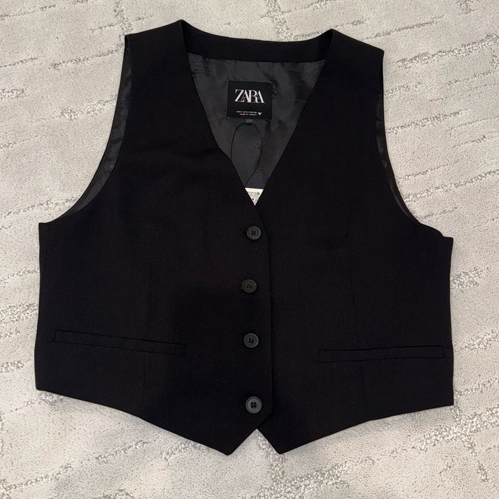 *NEW WITH TAGS* zara black vest